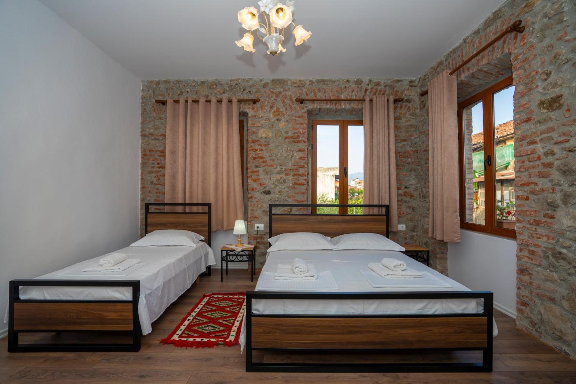 Intown Guesthouse Shkodër 外观 照片