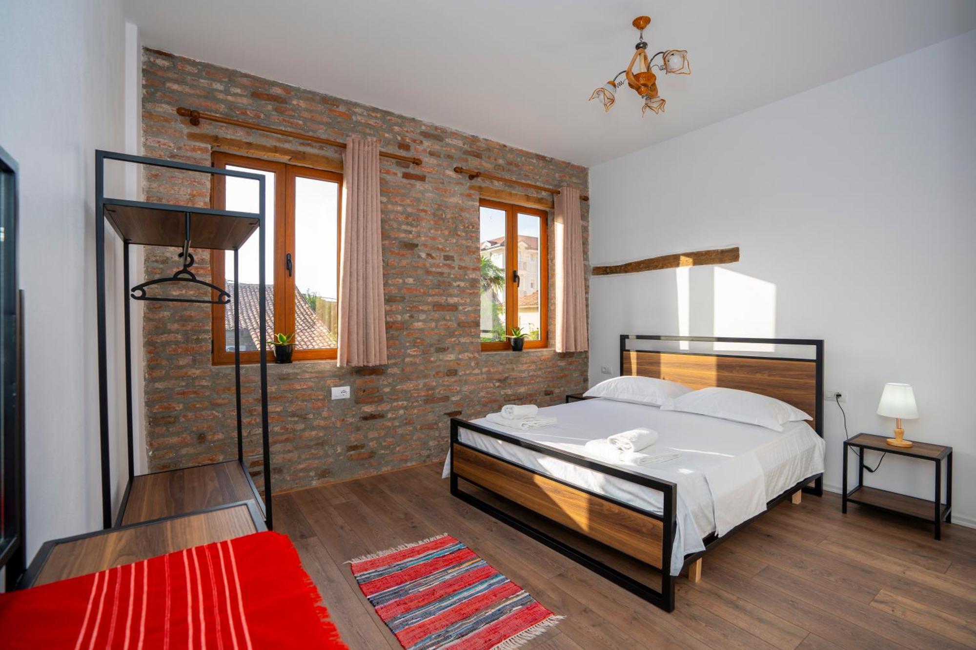 Intown Guesthouse Shkodër 外观 照片